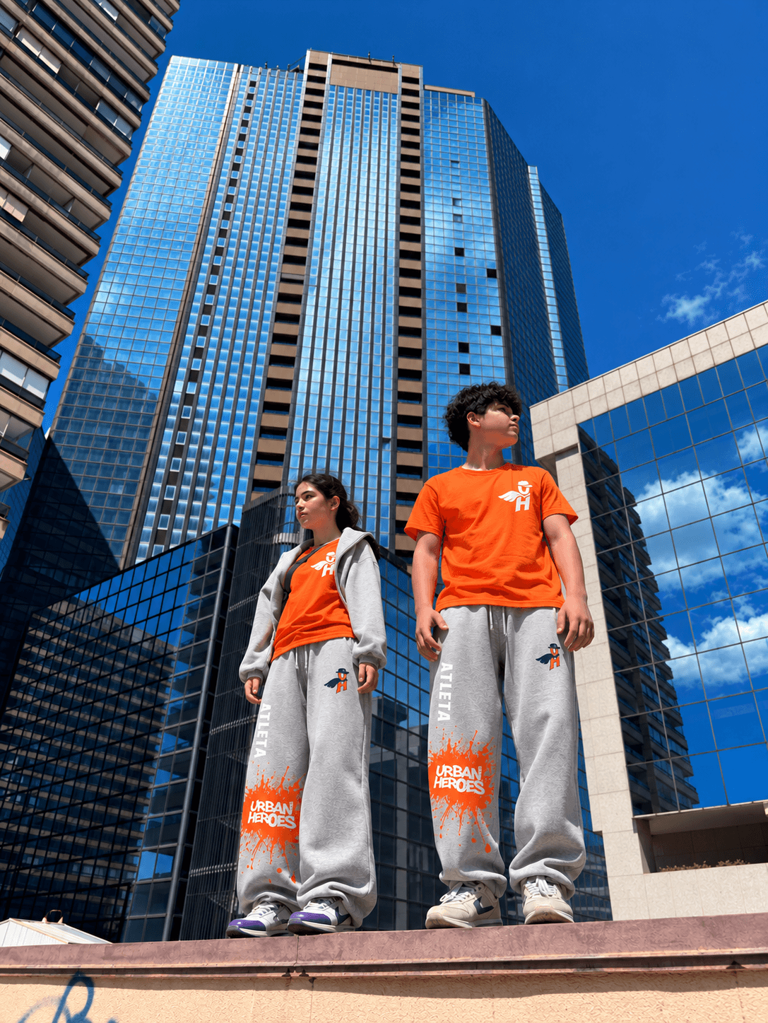 Ragazzi di Urban Heroes nel Centro Direzionale di Napoli